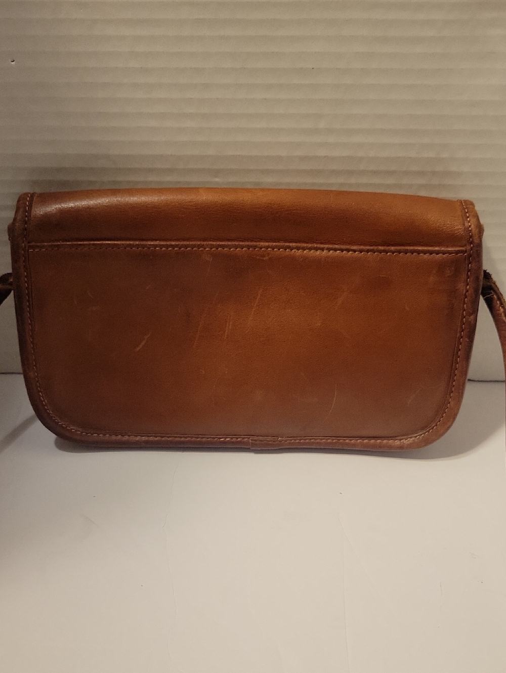 Vintage Coach British Tan Leather Dinky Crossbody Bag With Turn Lock Clasp - Picture 2 of 7